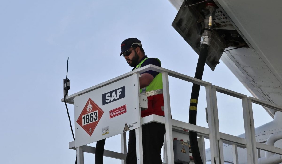 Airline Stocks Plunge Amid Rising Oil Prices and Middle East Conflict Concerns