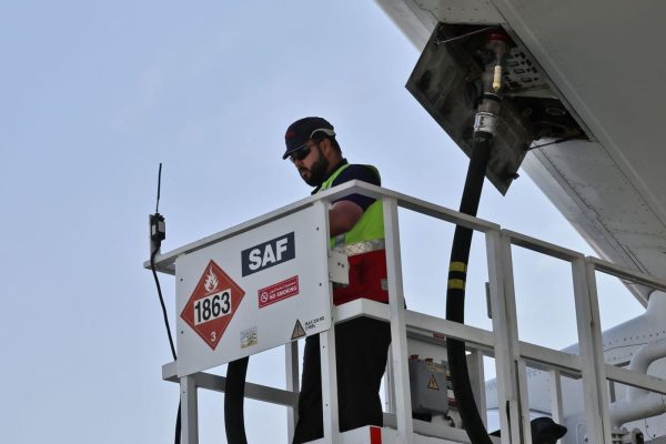 Airline Stocks Plunge Amid Rising Oil Prices and Middle East Conflict Concerns