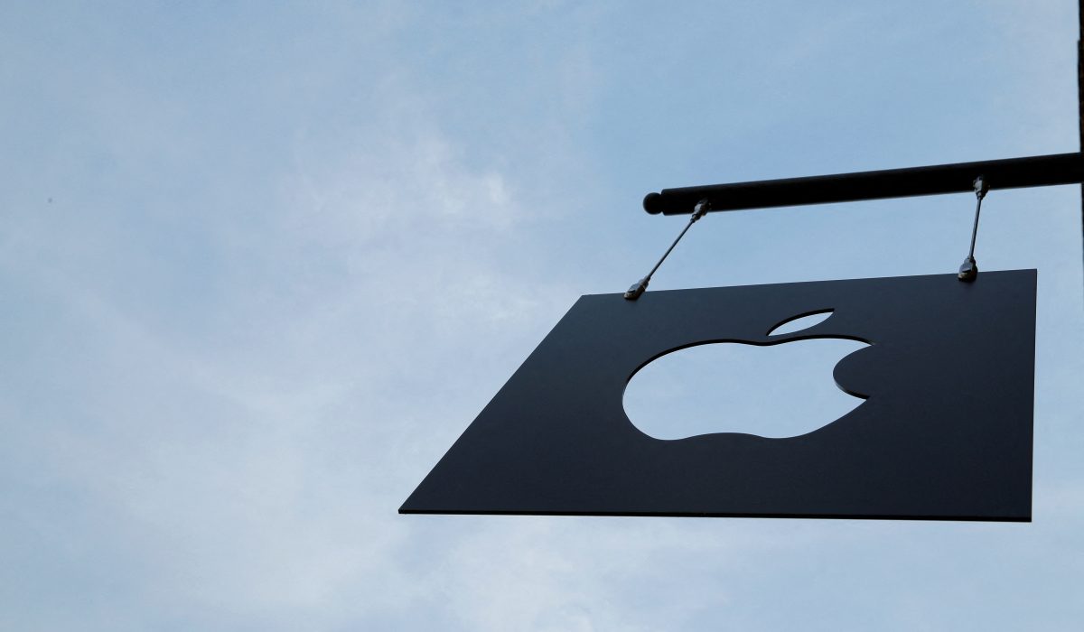 Apple Delays Smart Display Launch Amid AI-Powered Siri Overhaul