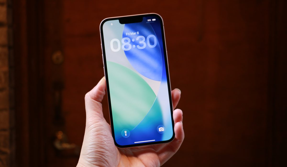 Apple’s iPhone 17e Review: A Strong Affordable Entry into the Midrange Smartphone Market