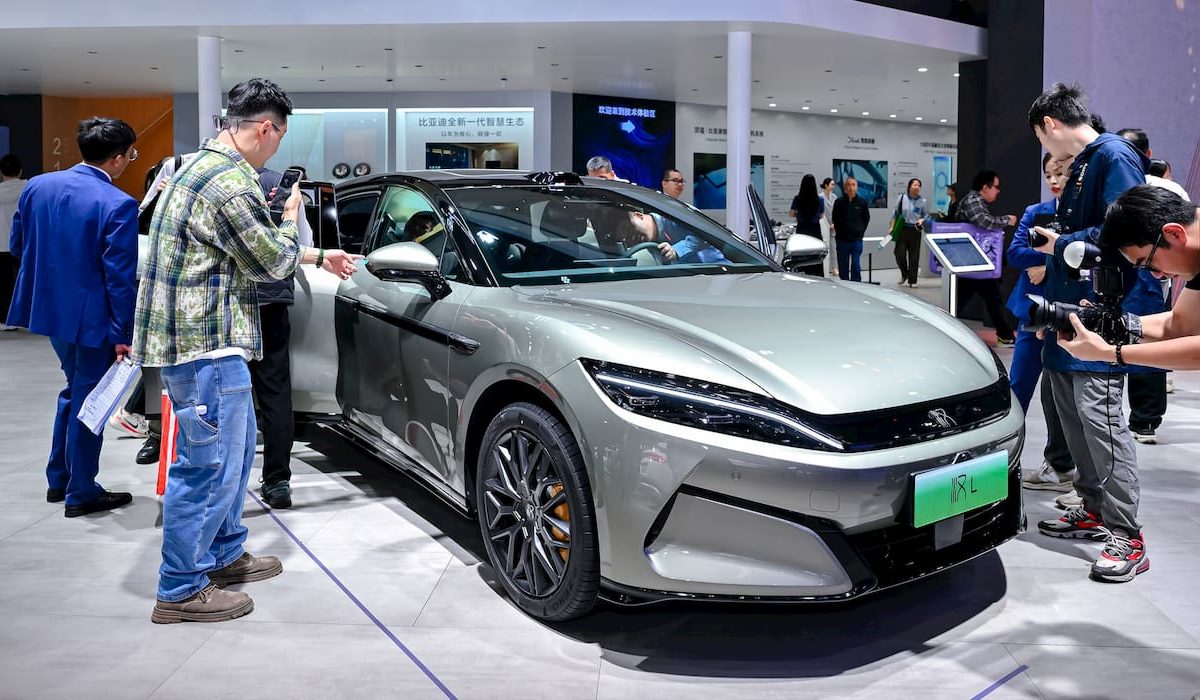 BYD to Unveil 1,500kW EV Charger Capable of Adding 2km of Range Per Second