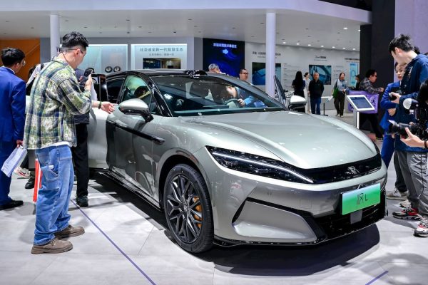 BYD to Unveil 1,500kW EV Charger Capable of Adding 2km of Range Per Second