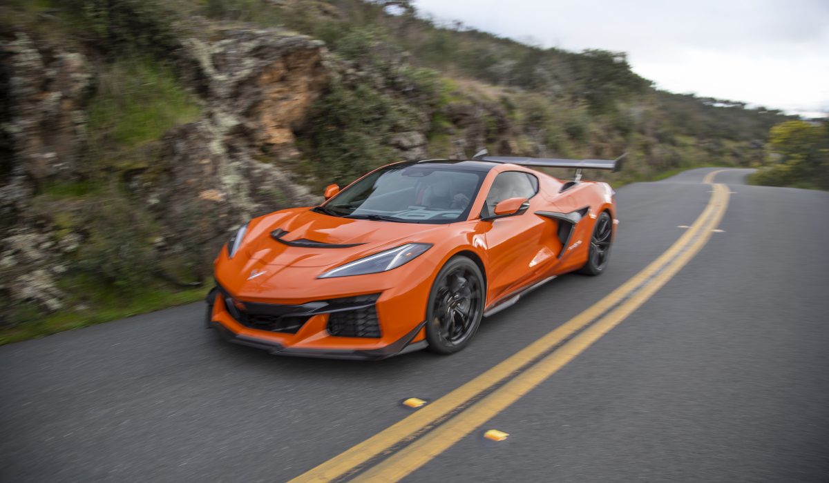 Chevrolet Unveils Corvette ZR1X Hybrid, Challenging High-End Sports Cars
