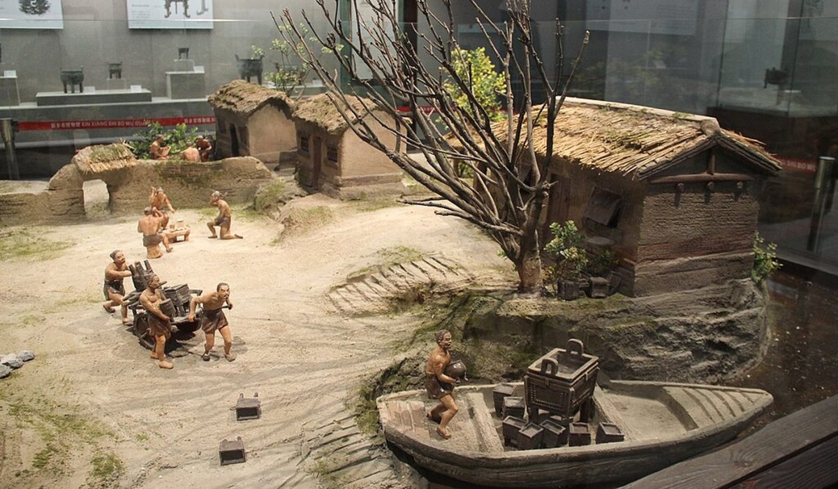 Combining Ancient Oracle Bones and Modern Weather Models to Reconstruct Shang Dynasty Disasters