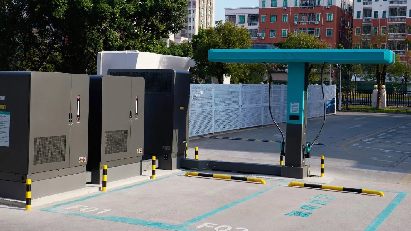 BYD Unveils 1500kW Flash Charger Capable of Charging Two Cars Simultaneously at Record Speeds