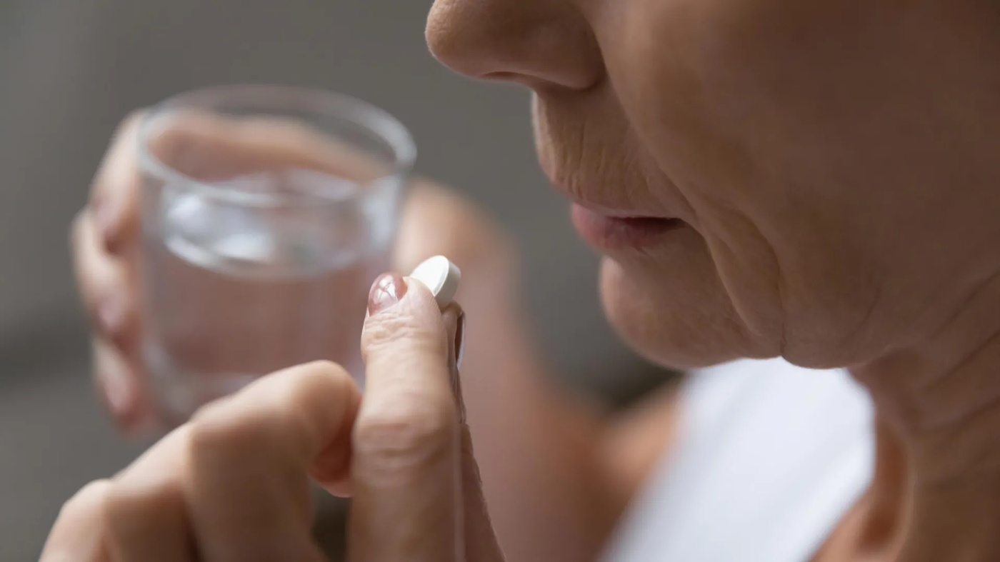 Major Review Questions Effectiveness of Daily Aspirin in Preventing Colon Cancer