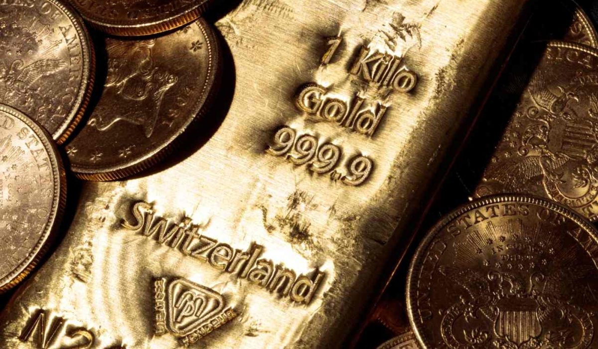 Gold Prices Decline Amid Rising Iran Conflict as Investors Flock to the Dollar