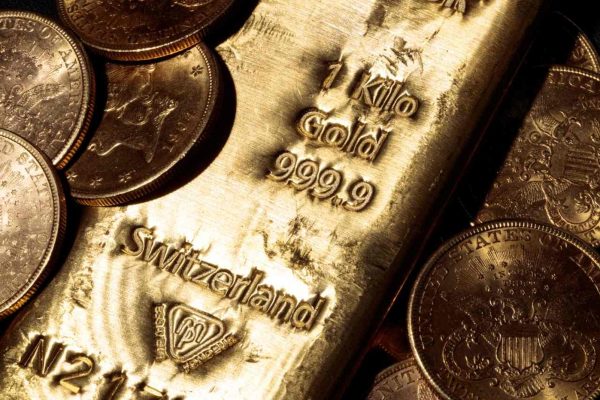 Gold Prices Decline Amid Rising Iran Conflict as Investors Flock to the Dollar