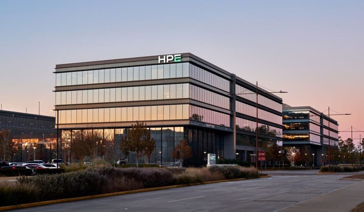 HPE Shares Surge as Strong Earnings Reflect Growing Demand for AI Servers and Networking Solutions