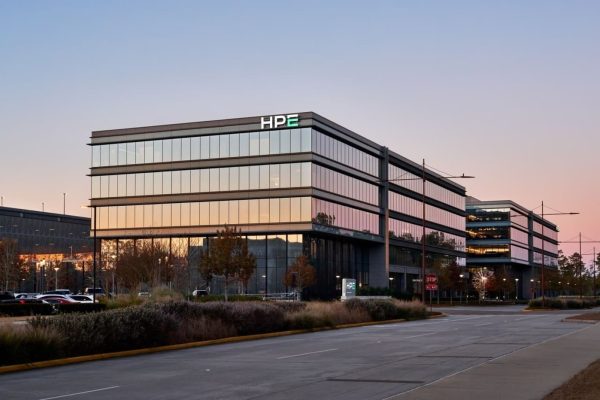 HPE Shares Surge as Strong Earnings Reflect Growing Demand for AI Servers and Networking Solutions