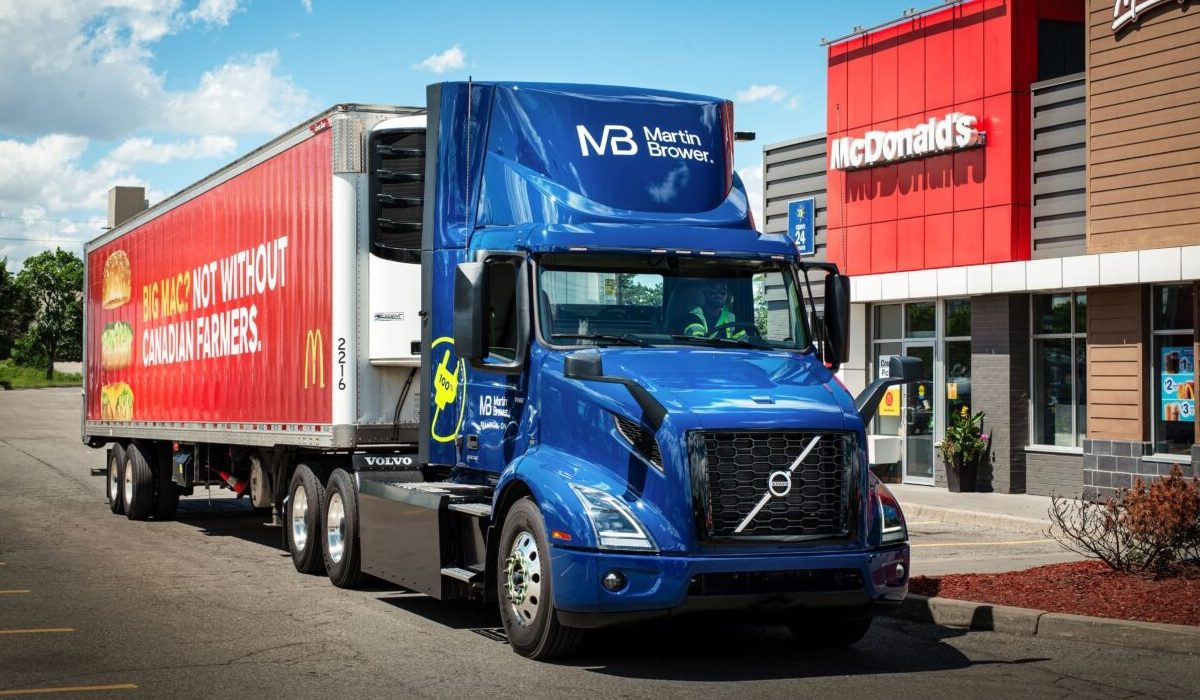 Real-World Test Shows Electric Semi Trucks Can Save Fleets Nearly $160,000 Per Truck