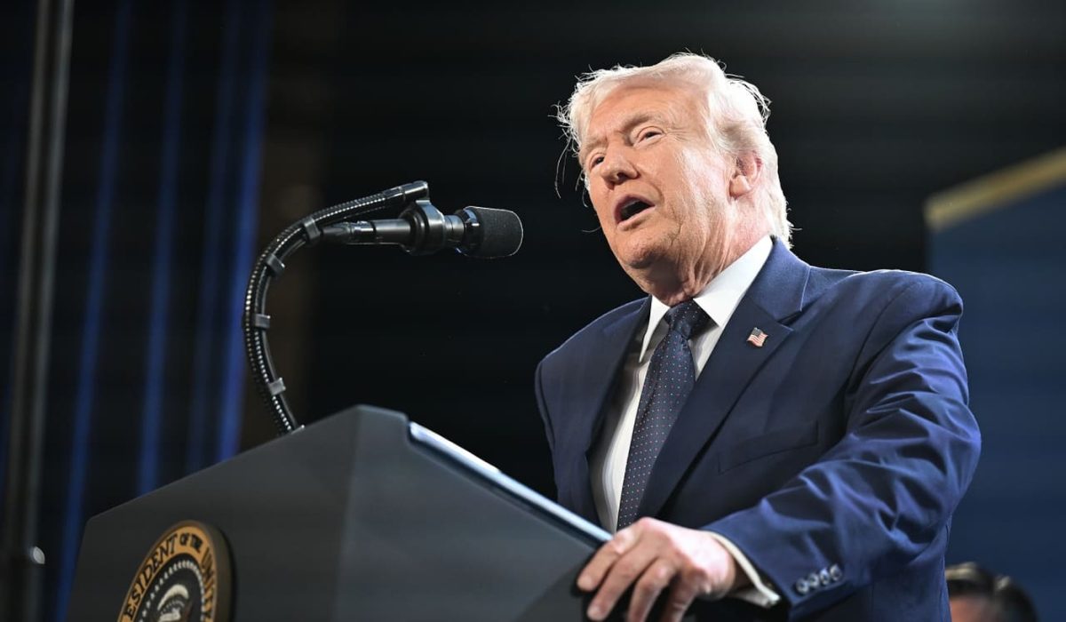 Trump Announces Sanctions Relief on Oil to Ease Prices Amid Tensions with Iran