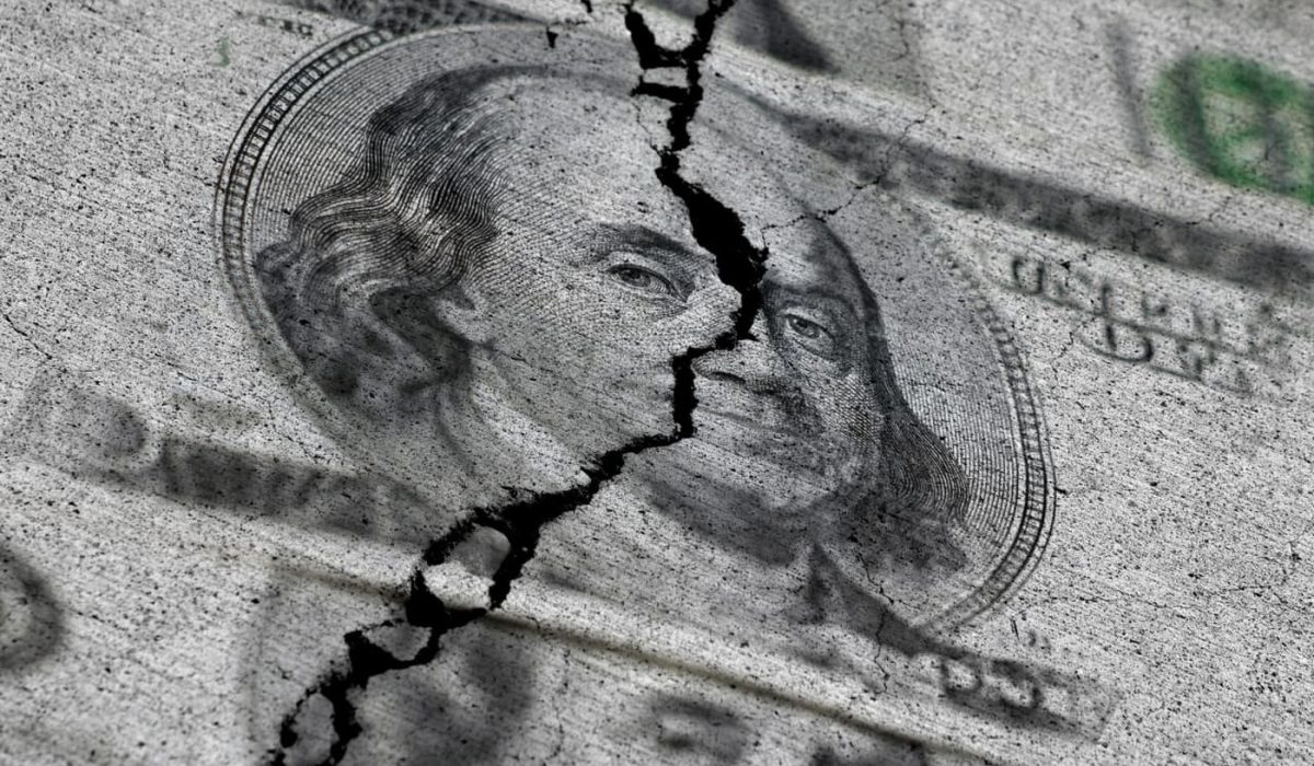 Unseen Cracks in the S&P 500 Signal a Market Bubble Beyond Geopolitical Tensions