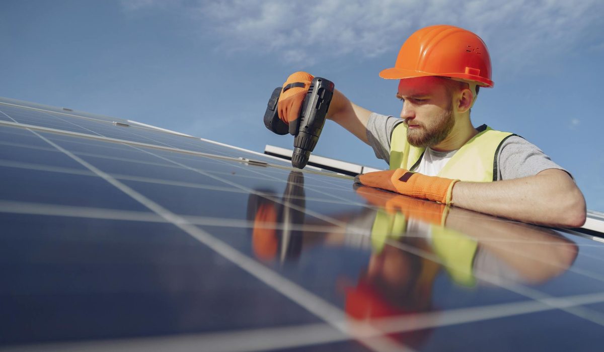 US Residential Solar Installations Surge 205% Ahead of Tax Credit Cut, Transforming Market Dynamics