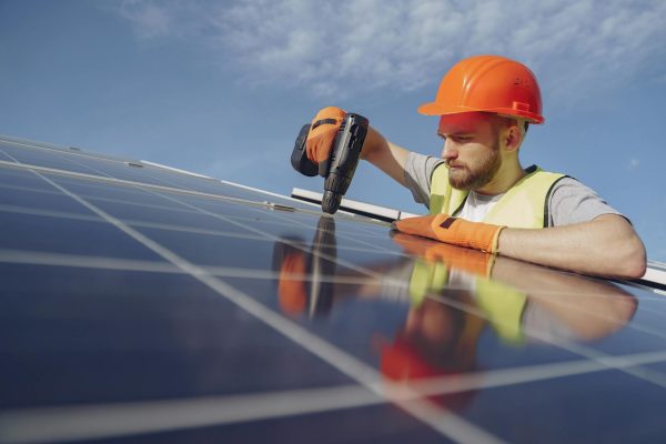 US Residential Solar Installations Surge 205% Ahead of Tax Credit Cut, Transforming Market Dynamics